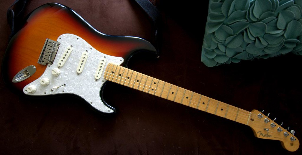 fender stratocaster in sunburst w/ pearloid pickguard Flickr