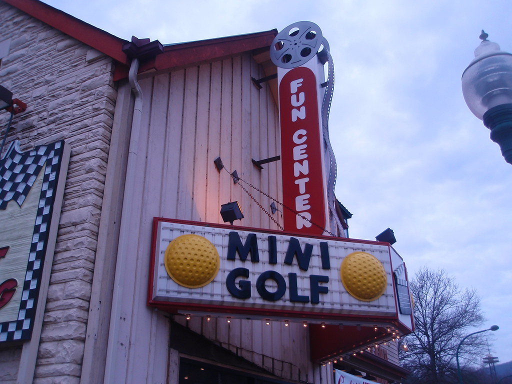 Mini Golf One of several dozen mini golf places in Gatlinb… Flickr