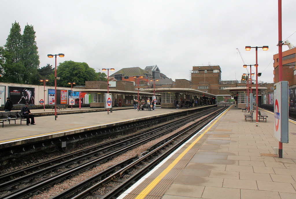 HarrowontheHill Underground station Looking northbound bowroaduk