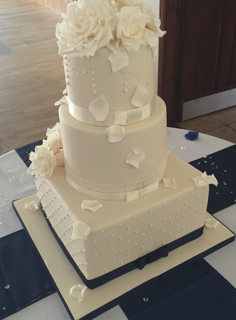 Ivory roses & bead piping wedding cake Beverley Lumb Flickr