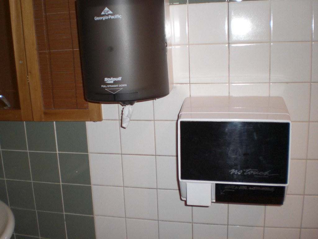 bathroom hand blow dryer and paper towels hand blow dryer … Flickr