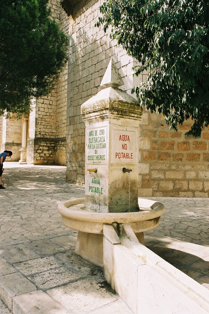 0903a_14 Very funny fountain with drinkable water AND non… Flickr