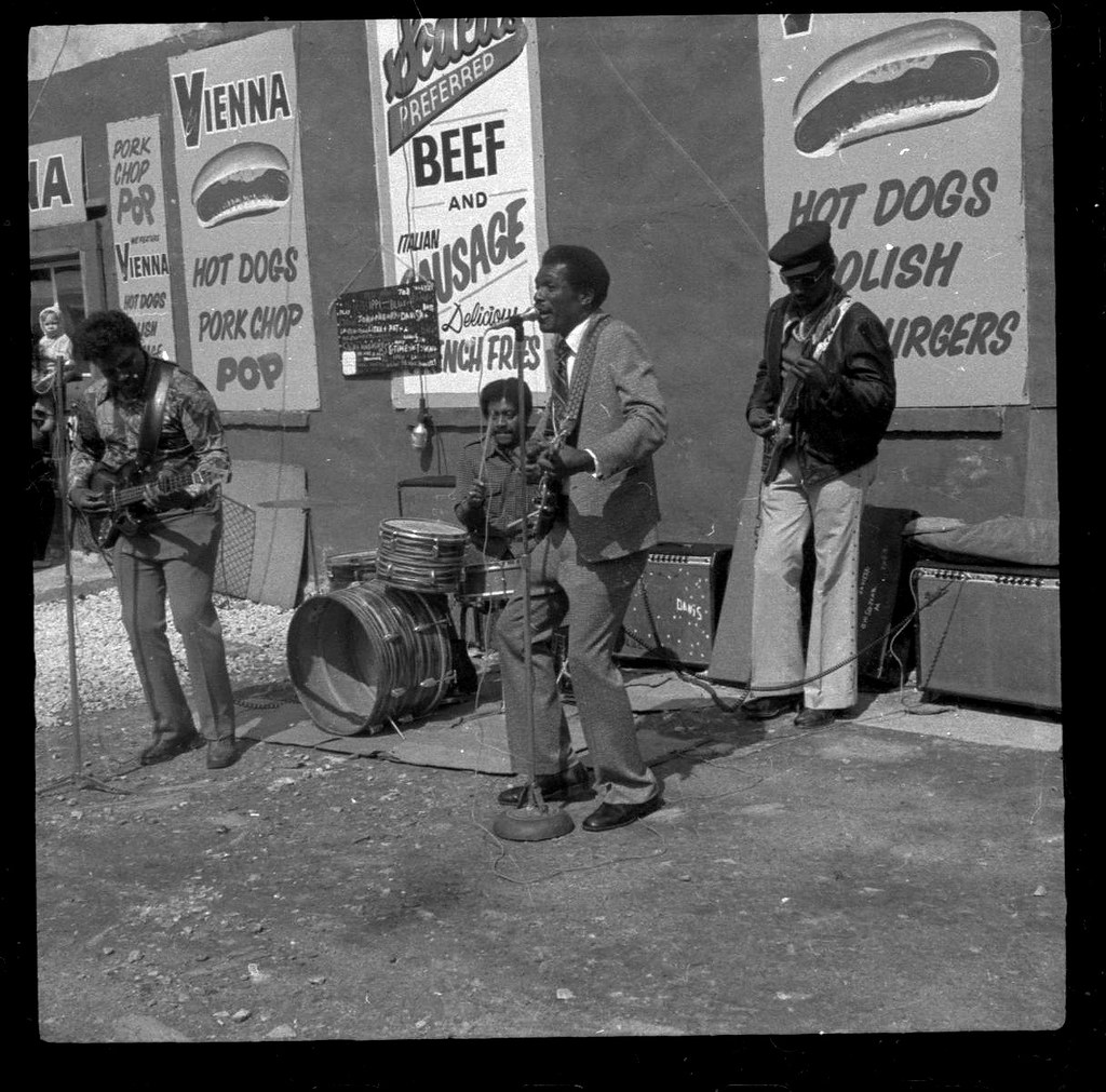 Blues at Maxwell Street Market Playing the blues on a Sund… Flickr