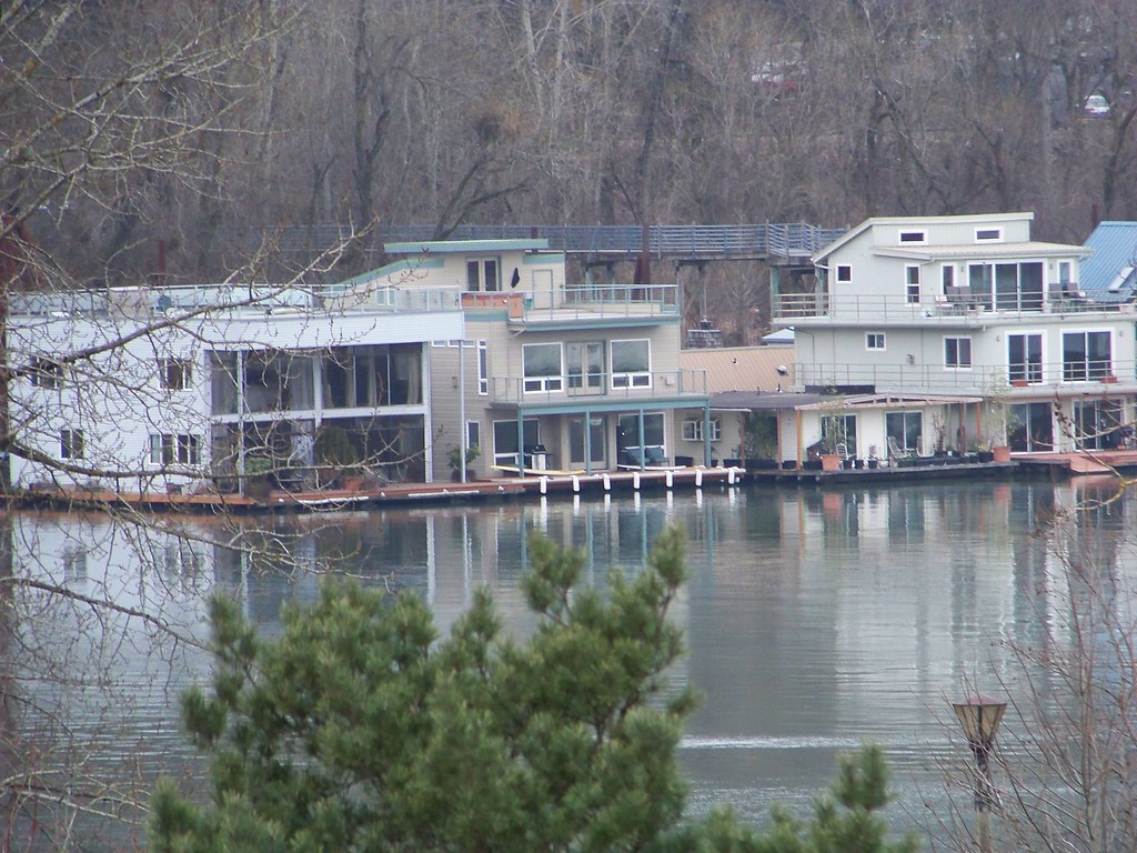 100_0040 Marina onWest Side of Willamette River from Oaks … Flickr