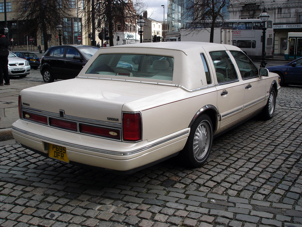 Lincoln Towncar at St Hall Ron Phelan Flickr