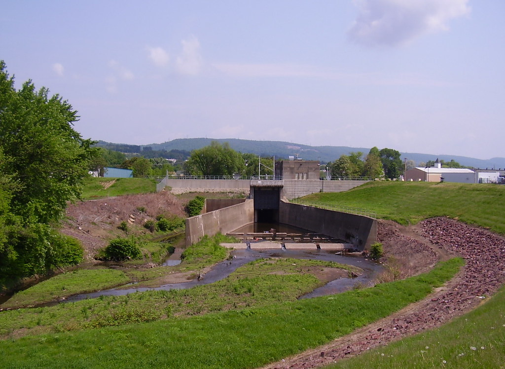 Pumping Station, Edwardsville. PA Located at Edwardsville,… Flickr