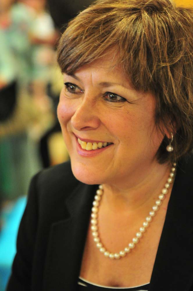 Lynda Bellingham Lynda talks at a sell out event at Newham… Flickr