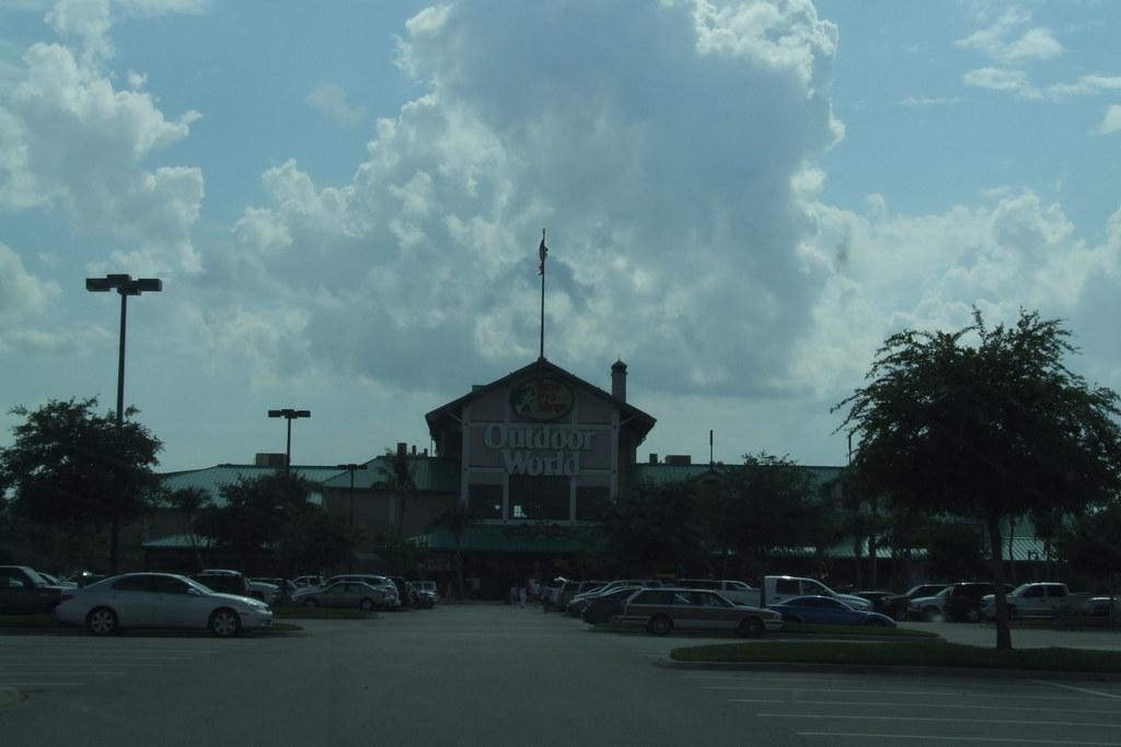 Bass Pro Fort Myers Bass Pro is a chain of hunting and c… Flickr