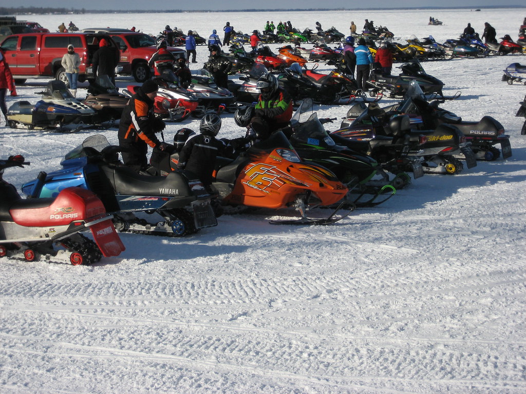 Tip Up Town Houghton Lake MI_20090124_37 Snowmobile parkin… Flickr