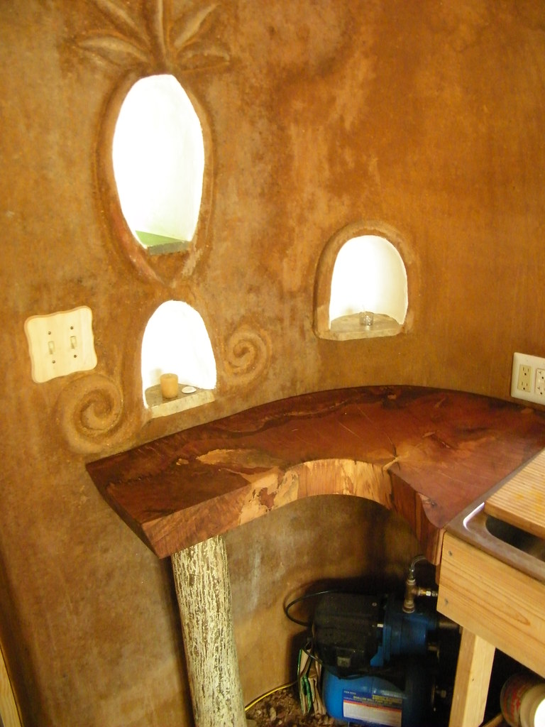 Inside Cob House Went to Texas for 2 weeks in May for a Co… Flickr