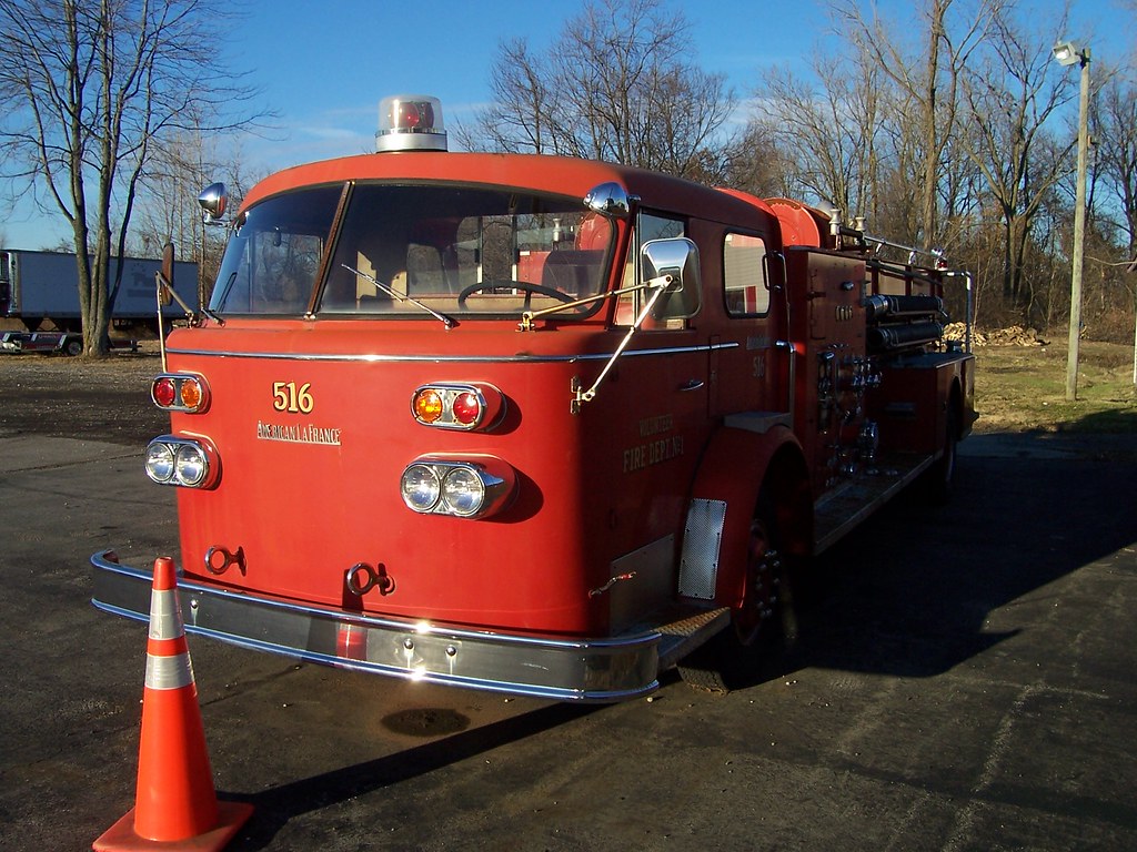 Old Fire Engine | A snazzy old-fashioned red fire engine bes… | Flickr