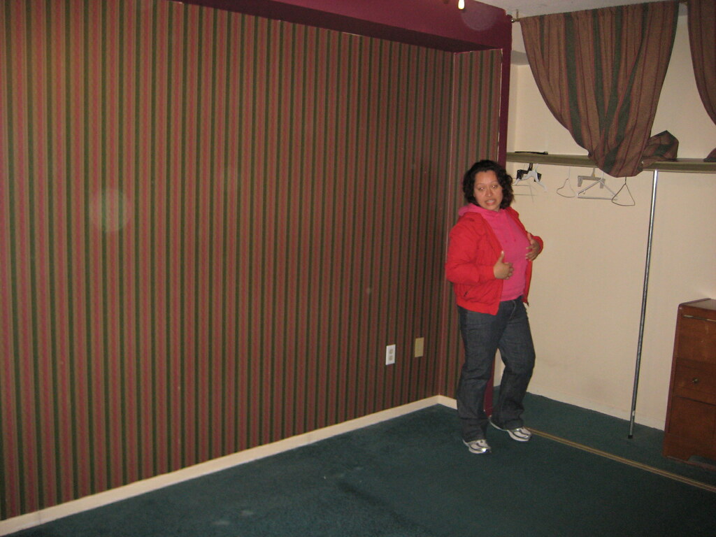 Master bedroom Hunter green carpet has to be out by at lea… Mariela