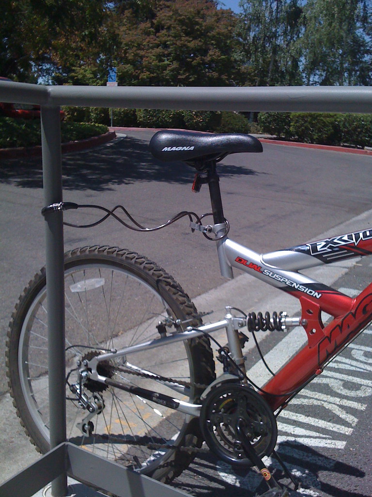 bike lock fail what's wrong with this picture? i guess wit… Flickr