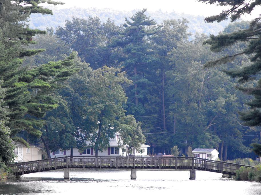 Weir Lake Weir Lake footbridge and haze. It was hazy, hot … Flickr