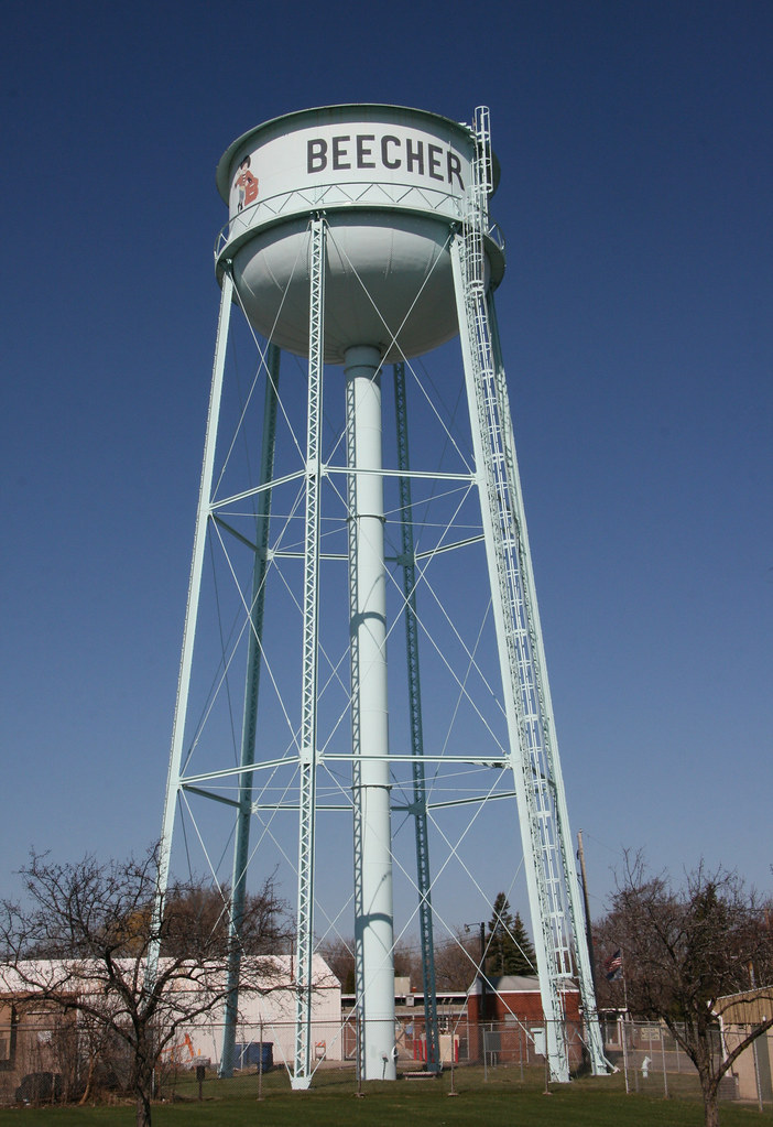 Flint Michigan area water tower Water tower located in Bee… Flickr
