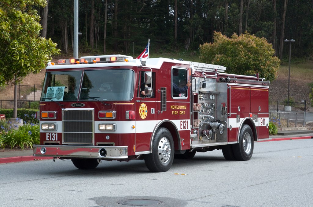 Mokelumne Fire Parade A Mokelumne Fire Department Pierce f… Flickr