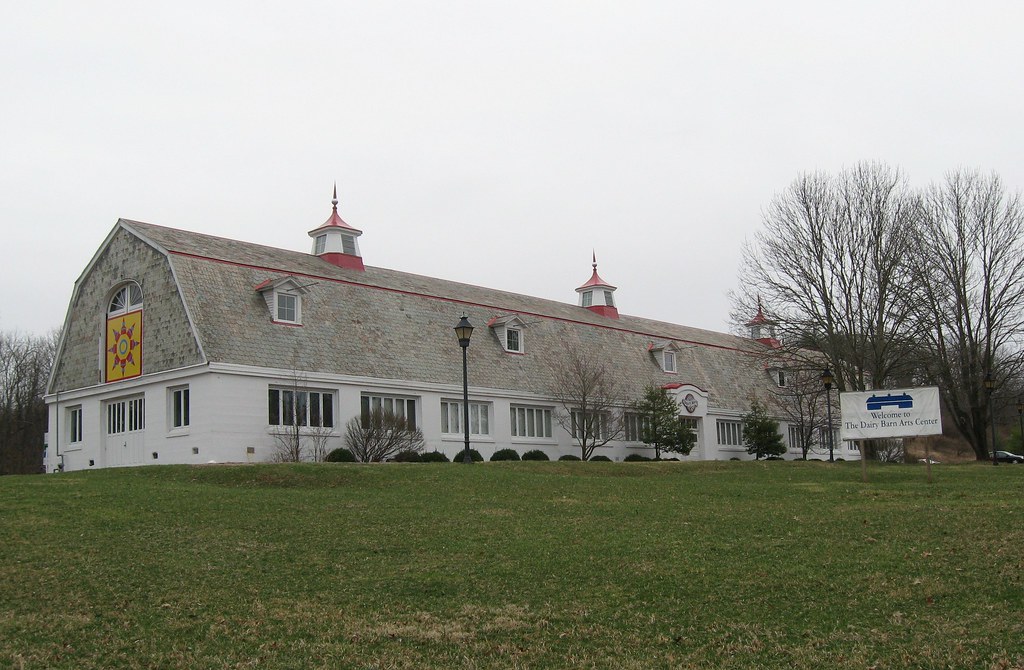 Ridges The Dairy Barn, just beyond the ridges, offers art … Flickr