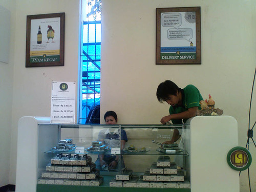 Lemper Purnama di bagian depan pool CitiTrans, jl. Dipati … Flickr