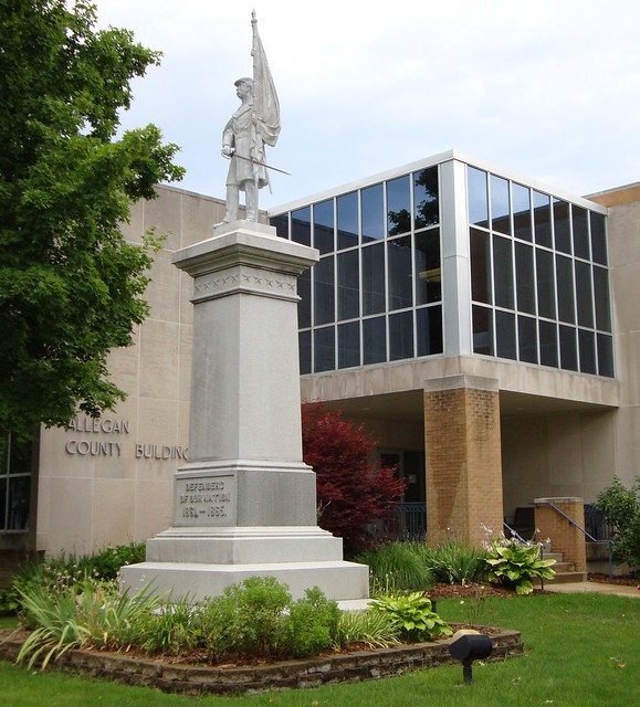 Allegan County Courthouse and Civil War Monument (Allegan, Michigan