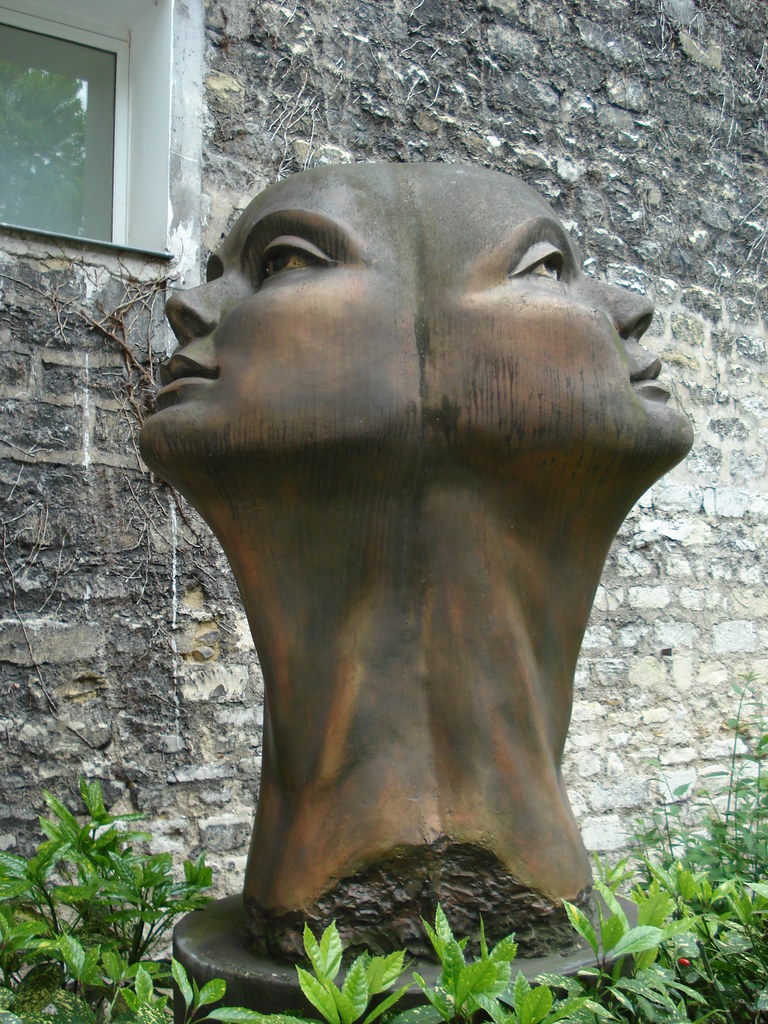 Two Faces Sculpture in the garden of the Musée de Montmart… Flickr