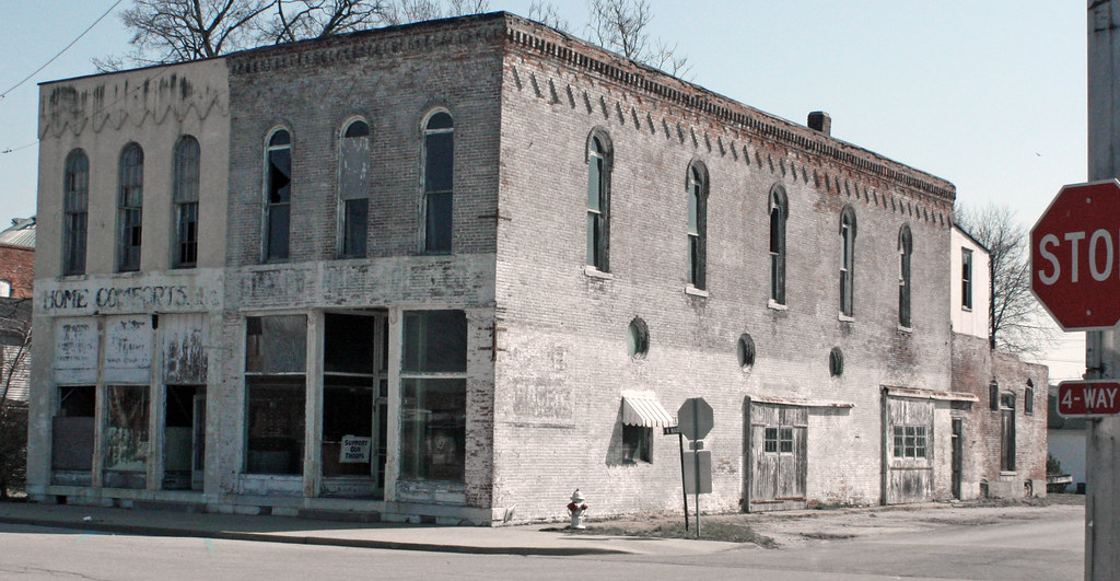 Girard IL Dilapidated Buildings, South Side of Square (M… Flickr