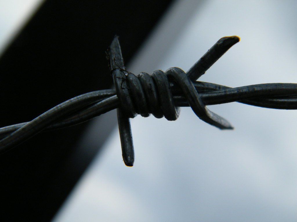 Barbed Wire Twist Barbed wire protecting private landings … Flickr