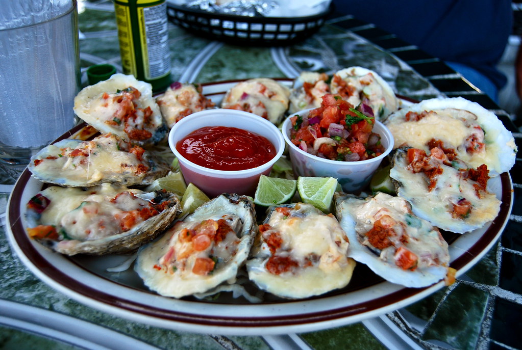 oysters a la mejicana Fresh oysters baked with chorizo, pi… Flickr