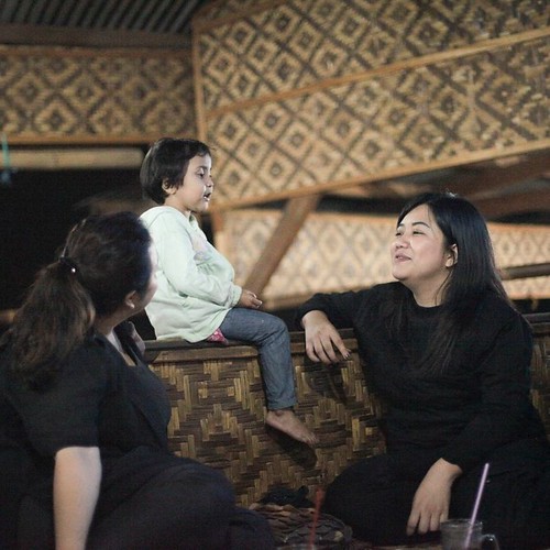 Ini Nua.. Nua hafal lagu cerita kertas dan pena... sarasv… Flickr