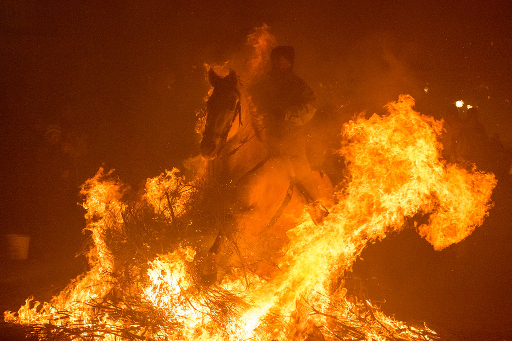 Luminarias en San Bartolomé de Pinares Avila Diego Valera Flickr