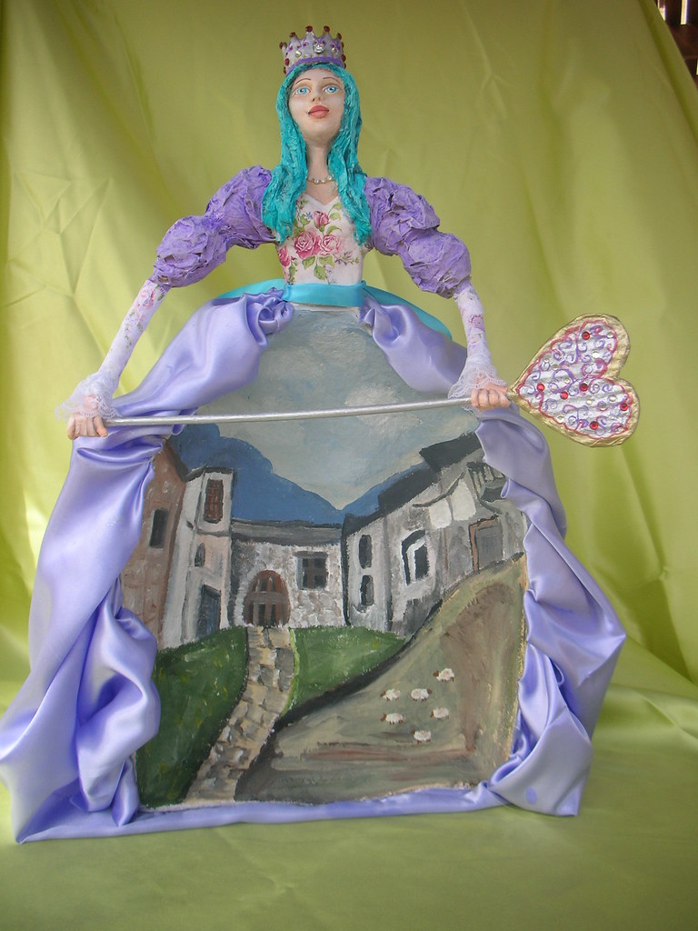 PapierMache queen She is made from papiermache. I got th… Flickr