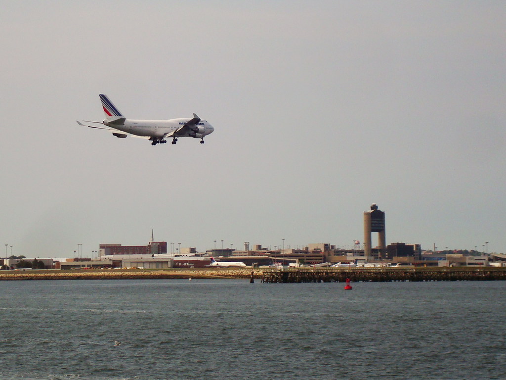 Approach into Logan Airport Almost there! James Wang Flickr