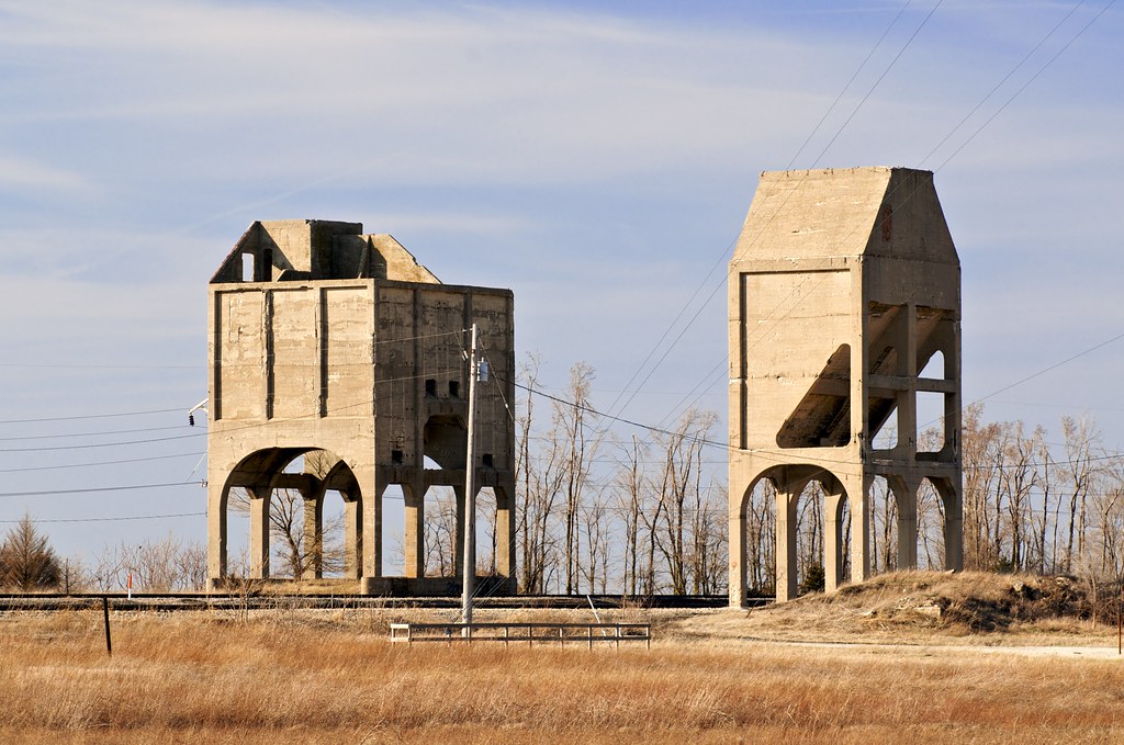 Ruins Railroad ruins near Gilman IL along I57. rexp2 Flickr