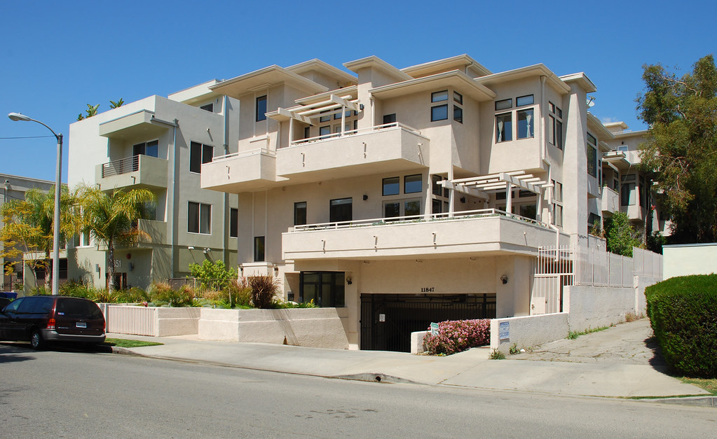 Studio City Apartment Buildings A pair of apartment comple… Flickr