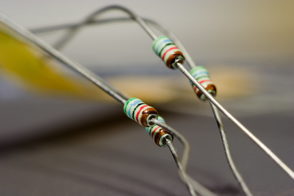 resistors A handful of small resistors. Strobist Vivitar … Flickr