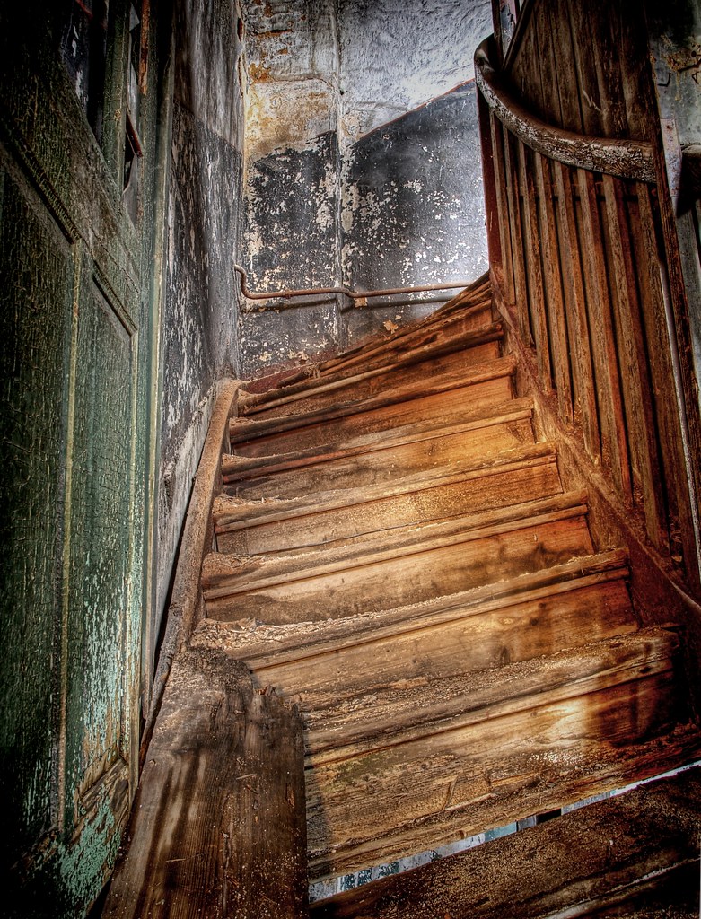 The Broken Stairs 80 Urbex Tour with rebel350 and Andi