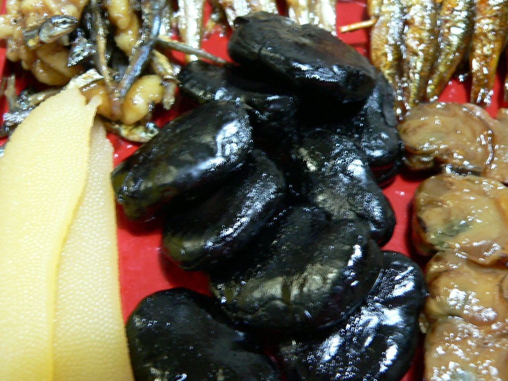 P1040528.JPG The yellow pod shaped things are fish eggs. T… Flickr