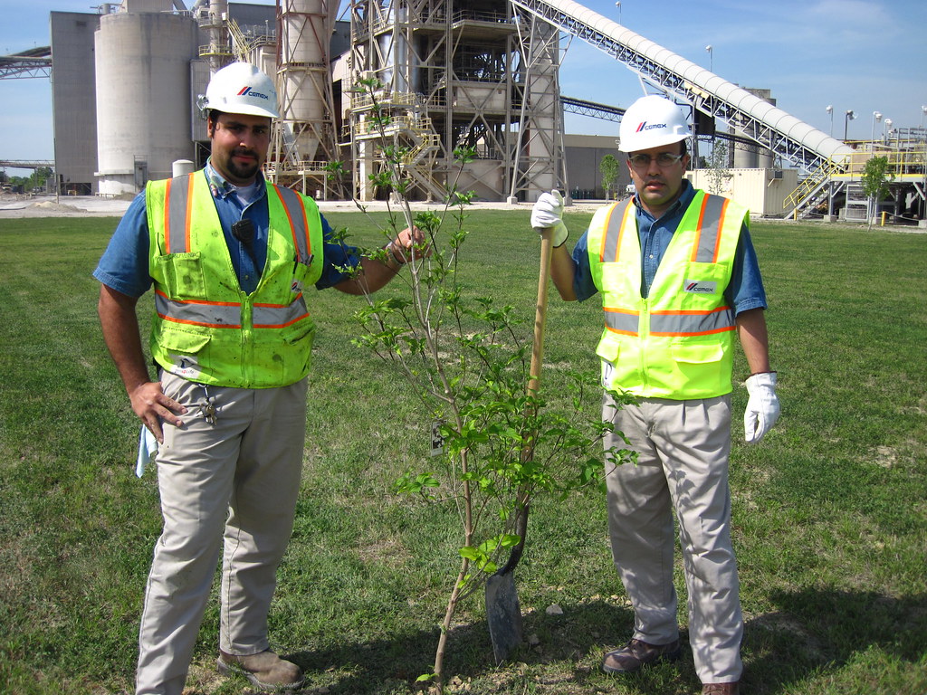 CEMEX USA Demopolis Earth Day Tree Planting Many emplo… Flickr