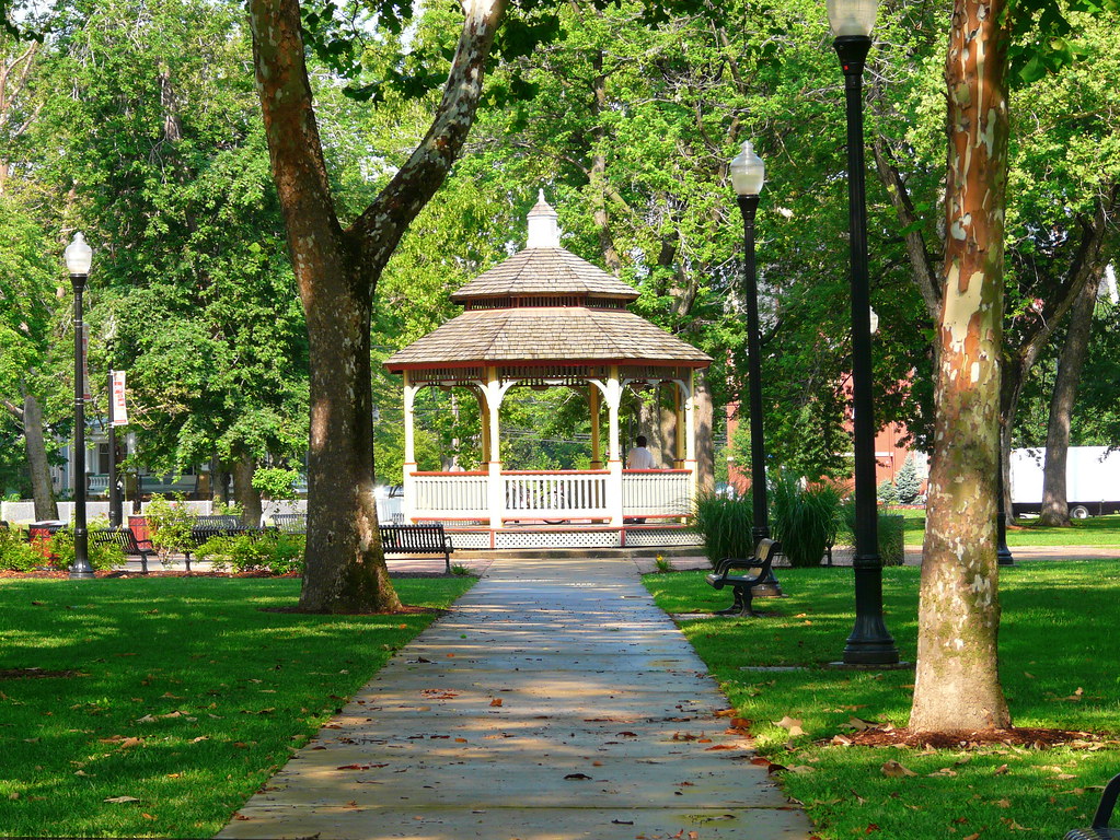 Lincoln Park The gazebo in Tremont's lovely park. Pixlmixr Flickr