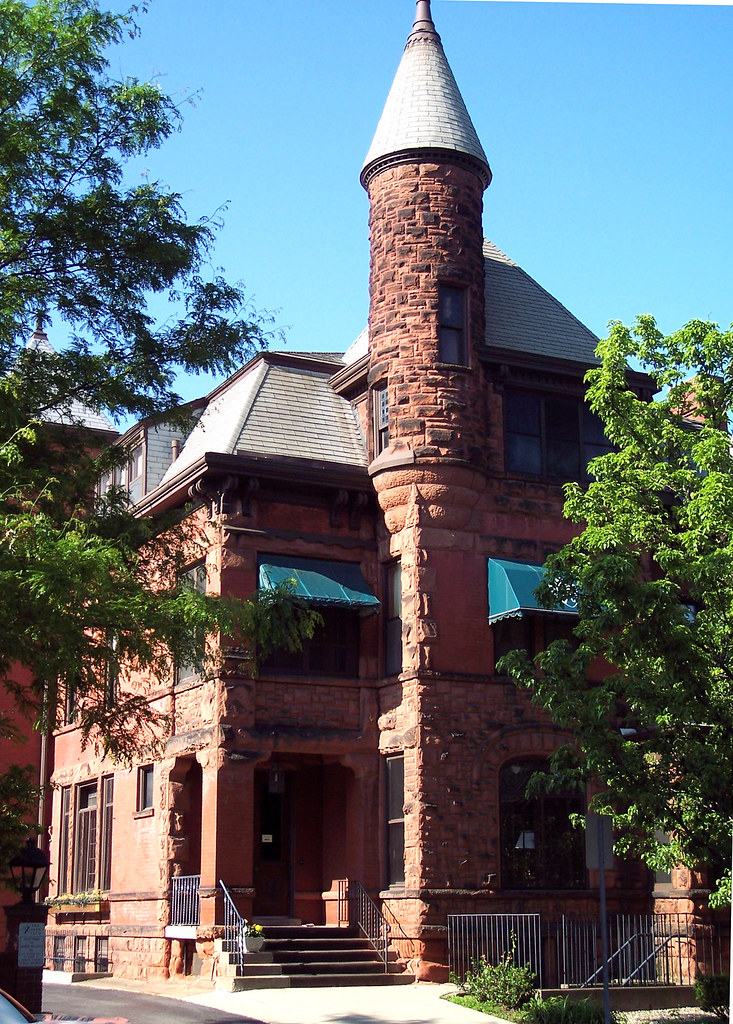 Kalamazoo, MI 100_8105 Old commercial building, still in u… Flickr