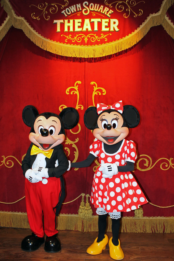 Meeting Mickey and Minnie Mouse Magic Kingdom. Walt Disney… Flickr
