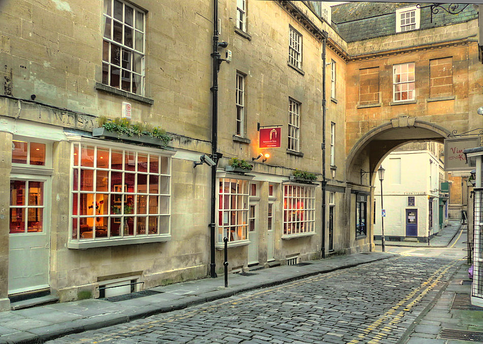 Trim Street's arch from Queen Street. Bath's skyline is op… Flickr