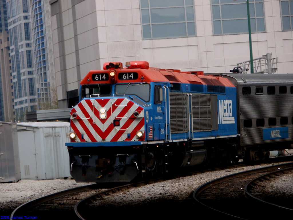 Metra MDW 2227 Metra MDW train 2227 leading with F40C 61… Flickr