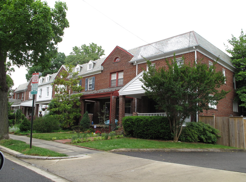 IMG_0931 Apartment buildings and row houses in Glover Park… Flickr