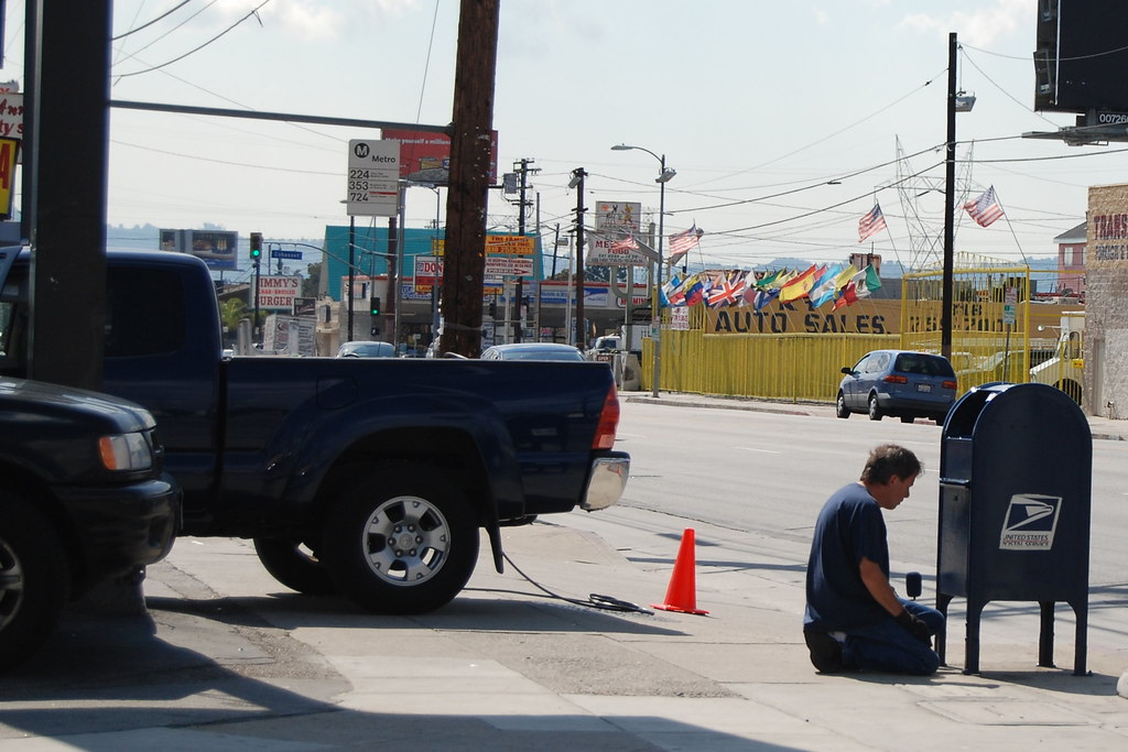 UNITED STATES POSTAL SERVICE (USPS) Painting the curbside … Flickr