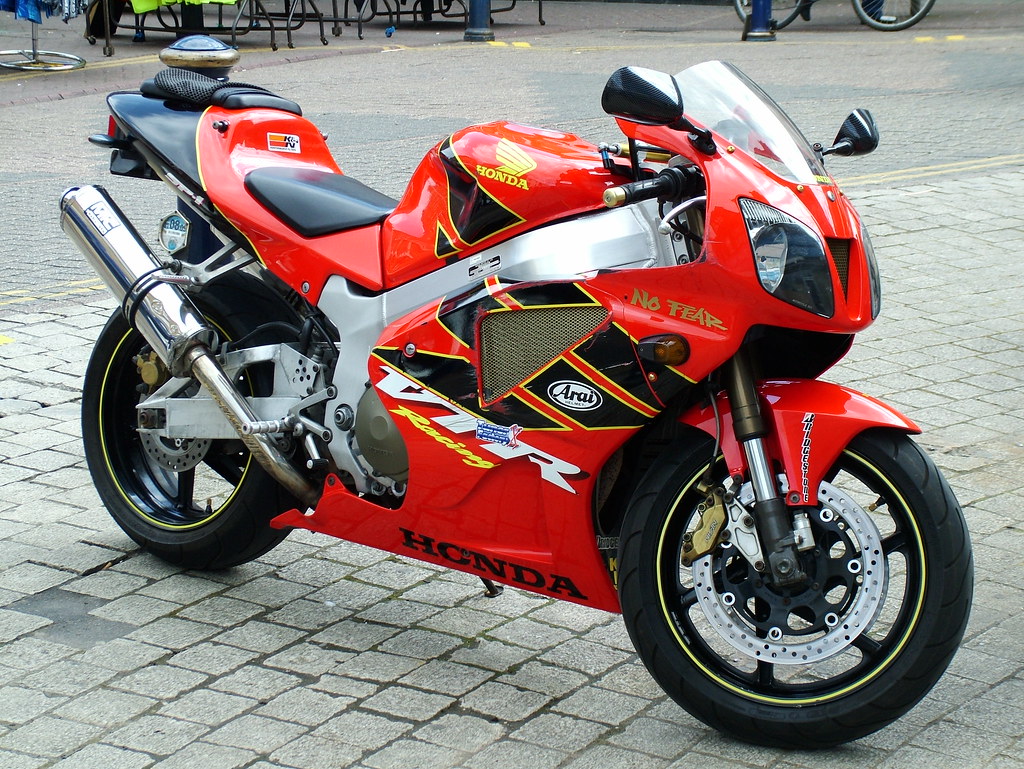 VTR1000F | 2001 Honda VTR1000F 90-degree V-twin | kenjonbro | Flickr