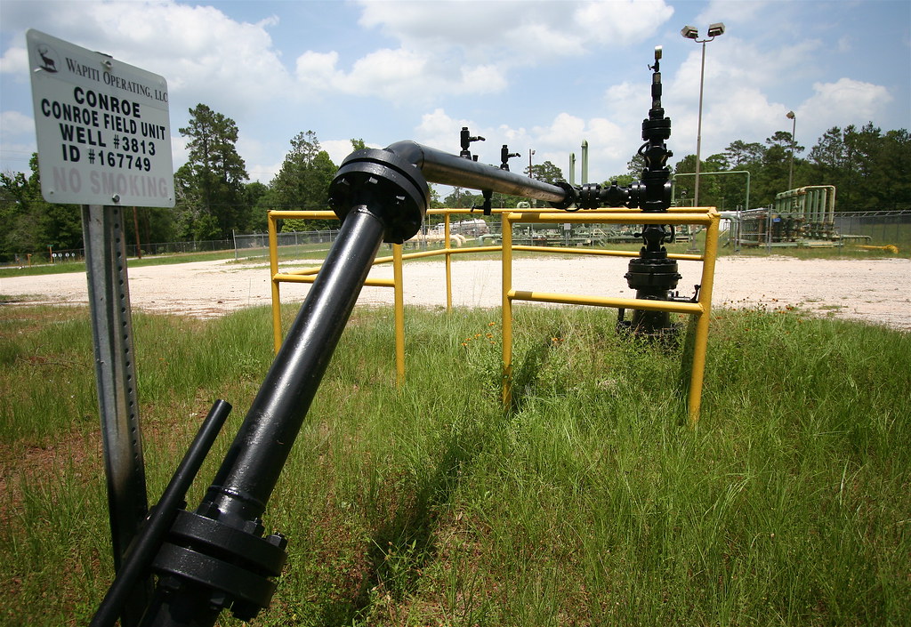 Oil well, Conroe oil field Montgomery County TX. The field… Flickr