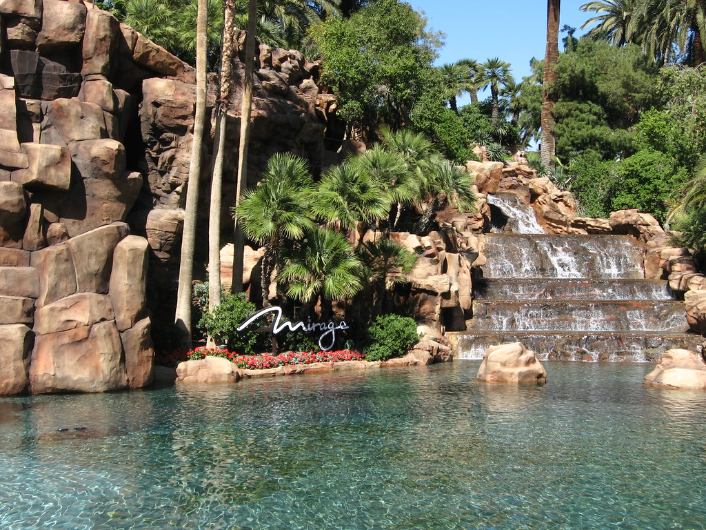 The Mirage, Las Vegas, Nevada The Mirage is a 3,044 room h… Flickr