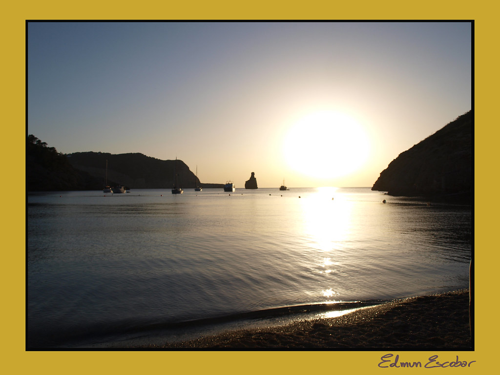 Atardecer en Cala Benirras Para mi la puesta de sol más es… Flickr