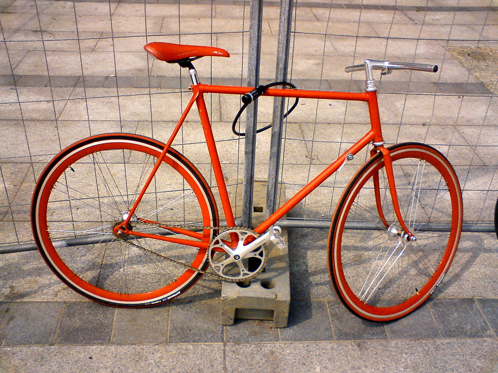 red fixed gear bardzo fajny rowerek, na zywo wyglada znacz… Flickr