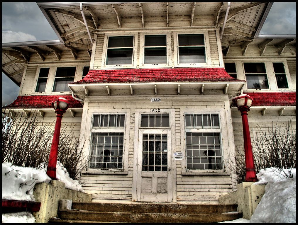Haunted House for rent (Maison hantée à louer) André Veilleux Flickr